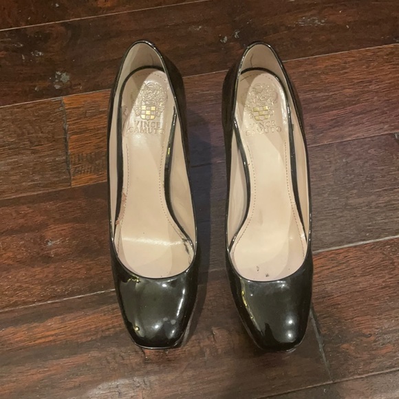 Gently Loved Vince Camuto Patent Heels - Picture 2 of 8